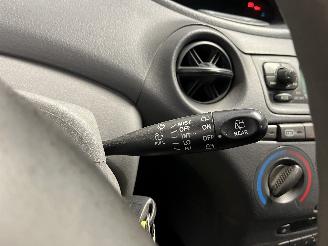 Toyota Yaris Yaris (P1) Hatchback 1.3 16V VVT-i (2SZFE) [64kW]  (04-2002/09-2005) picture 19