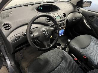 Toyota Yaris Yaris (P1) Hatchback 1.3 16V VVT-i (2SZFE) [64kW]  (04-2002/09-2005) picture 17