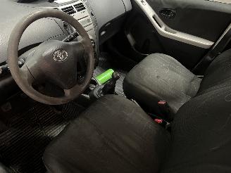 Toyota Yaris Yaris II (P9) Hatchback 1.0 12V VVT-i (1KR-FE) [51kW]  (08-2005/12-201=
1) picture 12