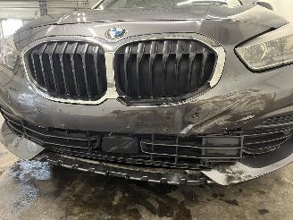BMW 1-serie 1 serie (F40) Hatchback 116d 1.5 12V TwinPower (B37-C15A) [85kW]  (07-=
2019/...) picture 9