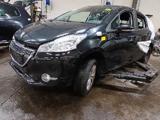 Vrakbiler auto Peugeot 208 208 I (CA/CC/CK/CL) Hatchback 1.2 Vti 12V PureTech 82 (EB2F(HMZ)) [60k=
W]  (03-2012/12-2019) 2014/4