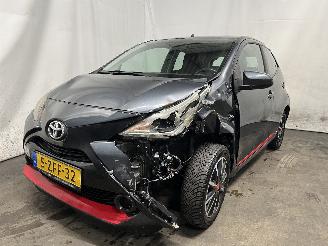 Damaged car Toyota Aygo Aygo (B40) Hatchback 1.0 12V VVT-i (1KR-FE) [51kW]  (05-2014/06-2018) 2015/1
