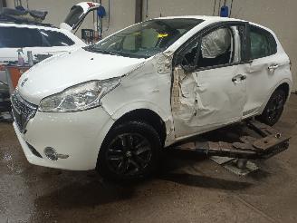 Uttjänta bilar auto Peugeot 208 208 I (CA/CC/CK/CL) Hatchback 1.2 Vti 12V PureTech 82 (EB2F(HMZ)) [60k=
W]  (03-2012/12-2019) 2013/7