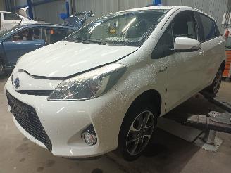Uttjänta bilar auto Toyota Yaris Yaris III (P13) Hatchback 1.5 16V Hybrid (1NZ-FXE) [74kW]  (03-2012/09=
-2020) 2014/2