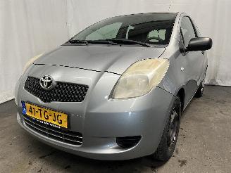 Vaurioauto  passenger cars Toyota Yaris Yaris II (P9) Hatchback 1.3 16V VVT-i (2SZFE) [64kW]  (08-2005/11-2010=
) 2006/8