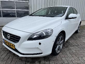 uszkodzony samochody osobowe Volvo V-40 V40 (MV) Hatchback 5-drs 1.6 T3 GTDi 16V (B4164T3(Euro 5)) [110kW]  (0=
3-2012/12-2016) 2012/11