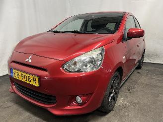krockskadad bil auto Mitsubishi Space-star Space Star (A0) Hatchback 1.2 12V (3A92) [59kW]  (10-2012/...) 2016/1