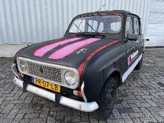 krockskadad bil auto Renault 4 4 Hatchback 5-drs 1.1 GTL (688-712(688-D7)) [25kW]  (06-1978/06-1990) 1986/6