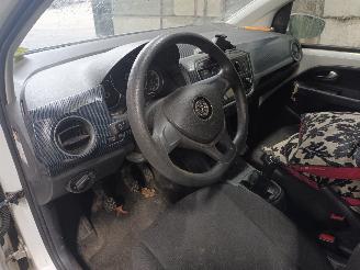 Volkswagen Up! Up! (121) Hatchback 1.0 12V 60 (CHYA) [44kW]  (08-2011/08-2020) picture 5