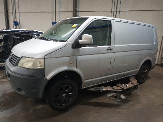 Vrakbiler auto Volkswagen Transporter Transporter T5 Van 2.5 TDi (AXD) [96kW]  (04-2003/11-2009) 2005/0