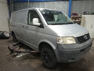 Volkswagen Transporter Transporter T5 Van 2.5 TDi (AXD) [96kW]  (04-2003/11-2009) picture 2