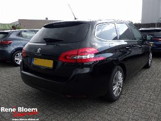 krockskadad bil auto Peugeot 308 SW 1.2 PureTech Premium 131pk 2018/6