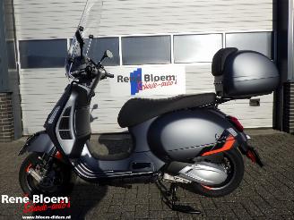krockskadad bil bromfiets Vespa  GTS 310 Super 2025/6