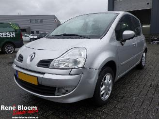 Renault Modus 1.6-16V Night & Day 111pk Automaat picture 3