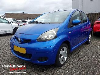 krockskadad bil auto Toyota Aygo 1.0-12V Dynamic Blue 2010/1