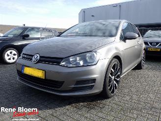 damaged passenger cars Volkswagen Golf 1.6 TDI Trendline Blue Motion Clima 2014/11