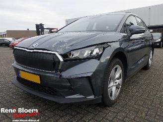 krockskadad bil auto Skoda Enyaq iV 60 Navi 179pk 2021/12