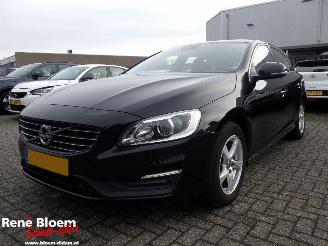 skadebil auto Volvo V-60 2.0 D2 Nordic+ 120pk Navi 2016/10
