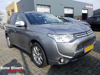 krockskadad bil auto Mitsubishi Outlander 2.0 PHEV Executive Edition AWD 2014/5