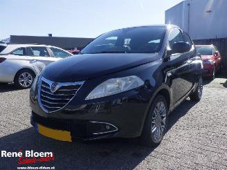 Vaurioauto  passenger cars Lancia Ypsilon 0.9 Twinair Gold 2012/3