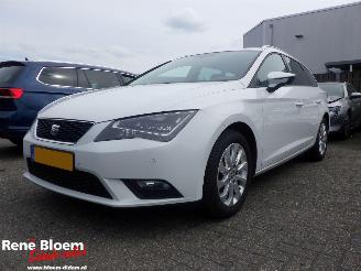 krockskadad bil auto Seat Leon ST 1.6 TDI Style Connect 110pk 2017/1