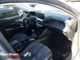 Peugeot 208 1.2 PureTech 100 Allure picture 8
