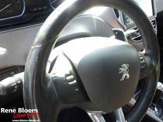 Peugeot 2008 1.2 vtI Allure Pack Premium Plus Automaat picture 18