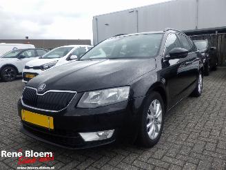 Coche accidentado Skoda Octavia Combi 1.6 TDI Greentech Ambition Business 2016/11