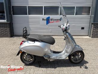 skadebil bromfiets Piaggio  Primavera Elettrica 45 2022/3