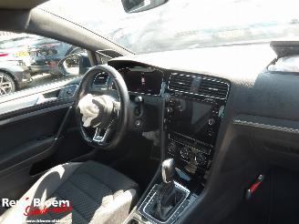 Volkswagen Golf 1.6 TDI Highline R-Line Automaat picture 16