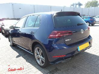 Volkswagen Golf 1.6 TDI Highline R-Line Automaat picture 5