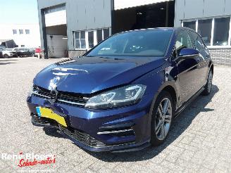 Volkswagen Golf 1.6 TDI Highline R-Line Automaat picture 4