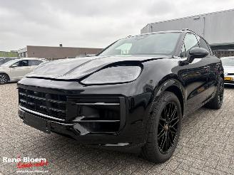 Vaurioauto  passenger cars Porsche Cayenne 3.0 E-Hybrid Black Edition 470pk Full Option 2026/5