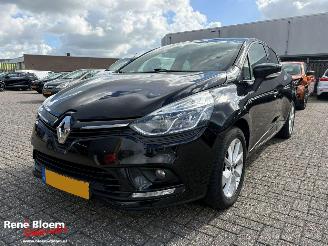 krockskadad bil auto Renault Clio 0.9 TCe Limited 5-drs Airco 2017/10