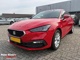 krockskadad bil auto Seat Leon 1.0 TSI Style Business Intense 110pk 2022/8