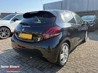 skadebil auto Peugeot 208 1.2 Puret6ech Signature 5drs Airco 2019/6