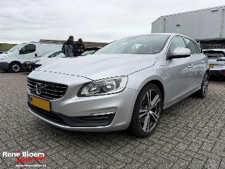 Voiture accidenté Volvo V-60 2.4 D5 Twin Engine Lease Edition 2016/12