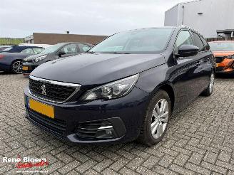 skadebil auto Peugeot 308 1.2 Puretech Executive 2018/2