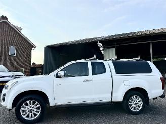 Schade bestelwagen Isuzu D-Max 1.9D 4WD aut 163pk Extended Cab X-Country pick Up - nap - navi - camera - pdc - led - lmv - nieuw model - rijdbaar - 4x4 aandrijving 2019/8