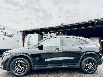 Schadeauto Mercedes EQA 250 AMG 190pk aut + f1 Business Solution 67kWh - navi - widescreen - sfeerverl - camera - elektr klep 2022/8