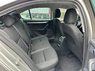 Skoda Octavia 1.0 TSI 115pk 6-bak Greentech Amb Bus sedan - navi - clima - cruise - pdc v+a - licht + regensensor picture 51
