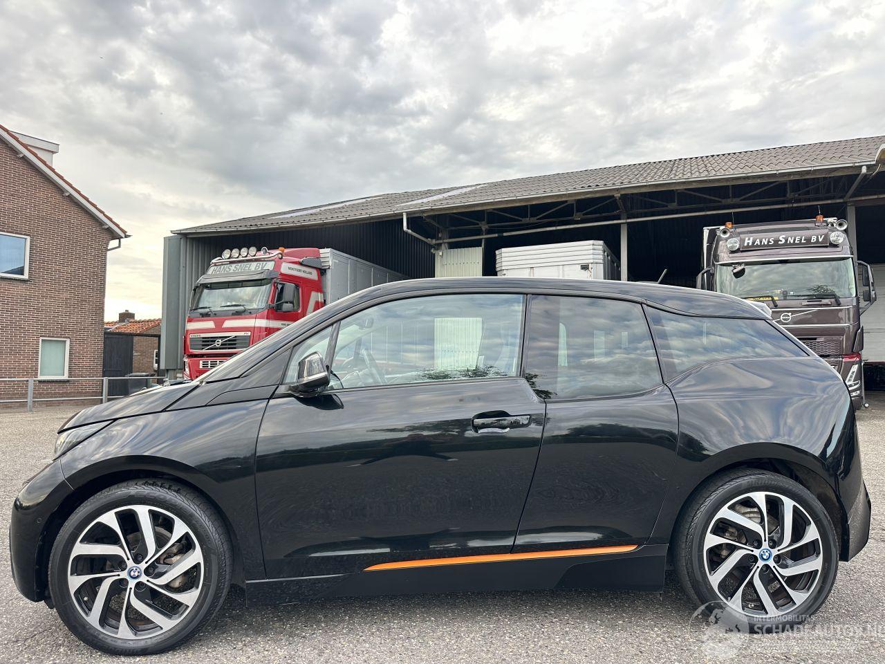 BMW i3 gereserveerd Comf Ad 94Ah 33kwh 170pk aut - pano - nap - harman/kardon - keyless -navi - cam - front + line assist - 19 inch - carbon