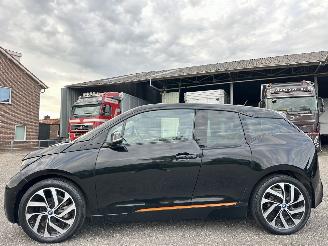 Schadeauto BMW i3 gereserveerd Comf Ad 94Ah 33kwh 170pk aut - pano - nap - harman/kardon - keyless -navi - cam - front + line assist - 19 inch - carbon 2016/8