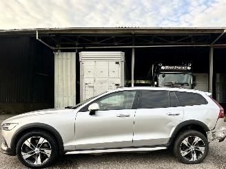  Volvo V-60 Cross country 2.0 D4 190pk aut AWD Intro Ed - pano - bowers&wilkins - 360cam - stoelkoeling - stoelverw v+a - head up 2019/1