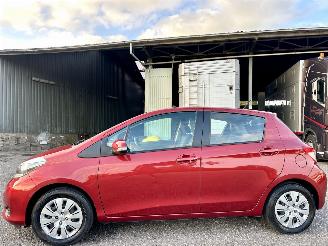 Auto incidentate Toyota Yaris 1.3 VVT-i 99pk automaat + f1 Aspiration 5drs - nap - camera - airco - cruise - trekh - 4x nieuwe banden 2013/7