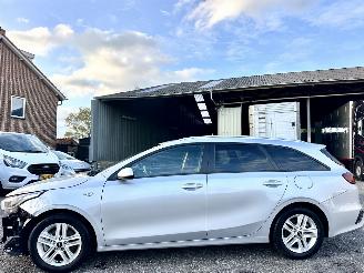 Voiture accidenté Kia Ceed Sportswagon 1.0 T-GDi 99pk 6-bak 2021/5
