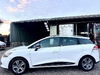 damaged passenger cars Renault Clio 1.5 dCi 90pk Eco Night&Day 2014/10