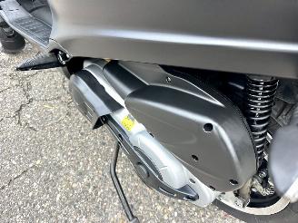 Piaggio MP3 500 Lt Sport ABS 39pk - akrapovic - matzwart - abs - asr - nieuwe banden - recent beurt gehad - rijdbaar picture 52