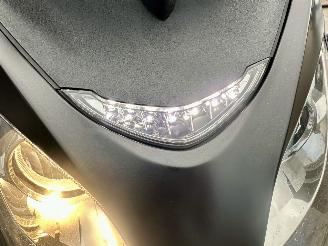 Piaggio MP3 500 Lt Sport ABS 39pk - akrapovic - matzwart - abs - asr - nieuwe banden - recent beurt gehad - rijdbaar picture 11