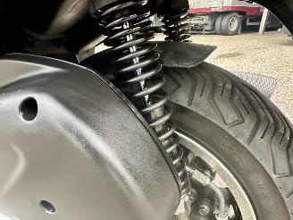 Piaggio MP3 500 Lt Sport ABS 39pk - akrapovic - matzwart - abs - asr - nieuwe banden - recent beurt gehad - rijdbaar picture 23